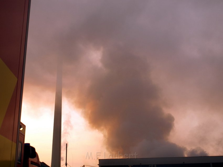 Feuer5 Koeln Niehl GVG Geestemuenderstr P852.jpg